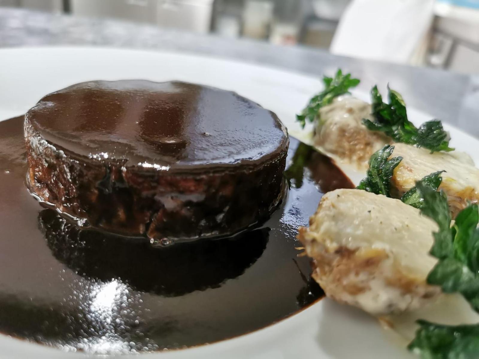 Logis Hotel - Restaurant Maison Claude Darroze Langon  Eksteriør bilde