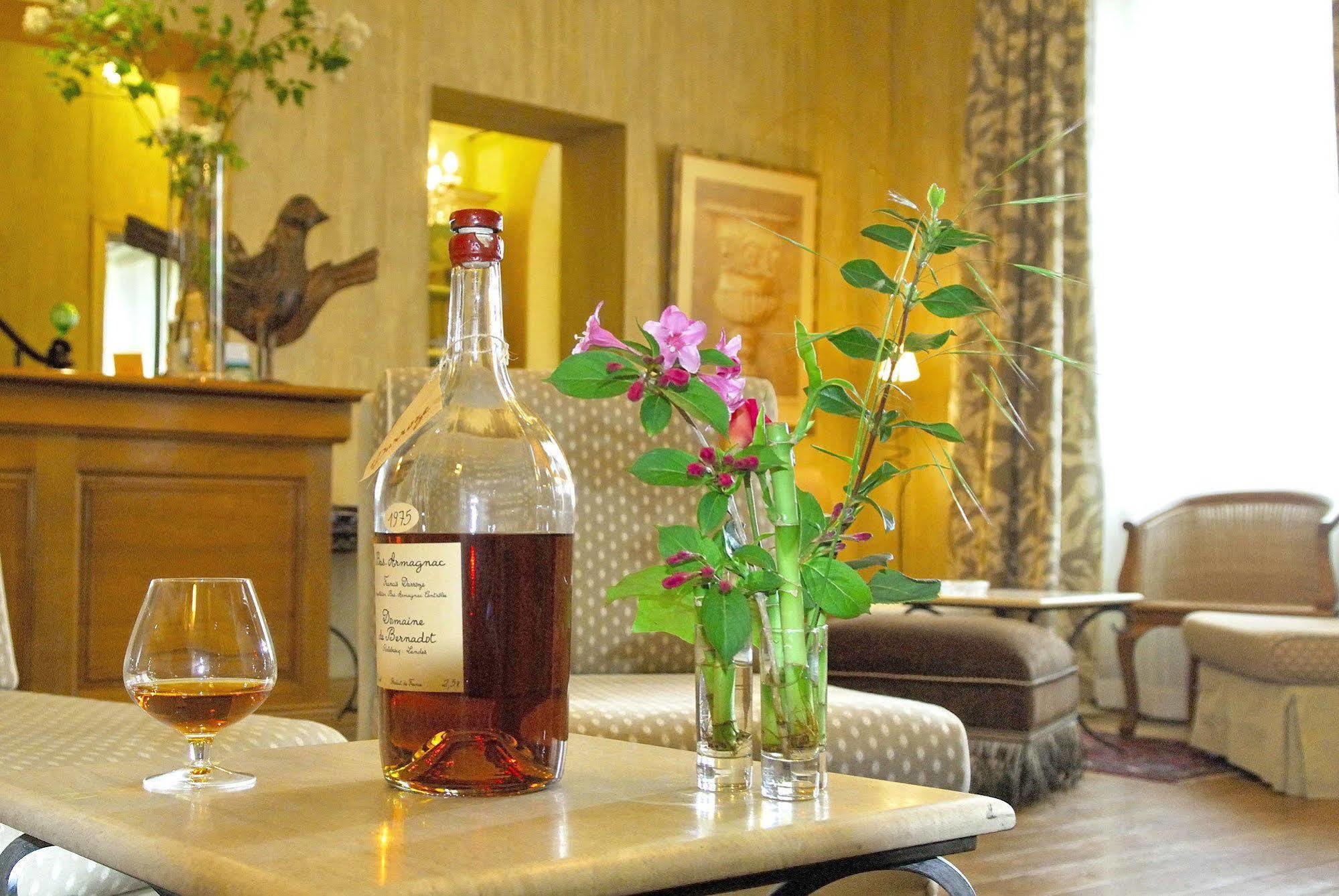 Logis Hotel - Restaurant Maison Claude Darroze Langon  Eksteriør bilde